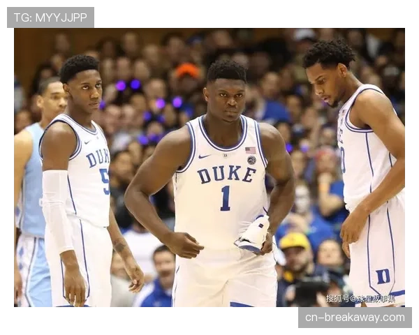 训练视频流出:锡安·威廉姆森减重后,防守横移速度引发球探关注 训练视频流出:锡安·威廉姆森减重后,防守横移速度引发球探关注